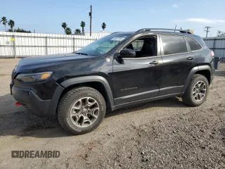 2022 Jeep Cherokee Trailhawk with VIN 1C4PJMBX8ND554044, listed as a Copart auction lot 82687464 with 13,353 mi miles and Salvage Title. Bid and sale history available at carsss.com. Image 1.