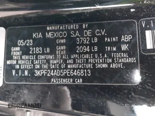 2023 Kia Forte LXS z VIN 3KPF24AD5PE646813, wystawiony jako IAAI lot #41494292 z przebiegiem 29 003 mil mil oraz . Historia ofert i sprzedaży dostępna na DreamBid. Obrazek 9.