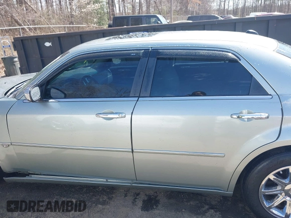 2006 Chrysler 300 C with VIN 2C3LA63H06H105774, listed as a IAAI auction lot 41918634 with 319,232 mi miles. Bid and sale history available at carsss.com. Image 14.