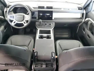 2025 Land Rover Defender S z VIN SALEJ7EX8S2393246, wystawiony jako Copart lot #62061835 z przebiegiem Nie podano mil oraz Szkoda całkowita • Salvage title. Historia ofert i sprzedaży dostępna na DreamBid. Obrazek 8.