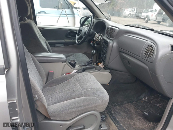 2004 Chevrolet TrailBlazer LT with VIN 1GNDS13S642168175, listed as a IAAI auction lot 41585892 with 167,695 mi miles. Bid and sale history available at carsss.com. Image 5.