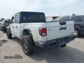 2020 Jeep Gladiator Sport S with VIN 1C6HJTAG9LL161535, listed as a IAAI auction lot 42053904 with 104,260 mi miles and . Bid and sale history available at DreamBid. Image 3.