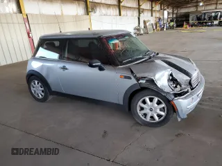 2004 MINI Hardtop with VIN WMWRC33404TJ58046, listed as a Copart auction lot 46358625 with 140,934 mi miles and Salvage Title. Bid and sale history available at DreamBid. Image 4.