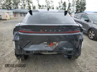2023 Lexus RZ 450e Premium z VIN JTJAAAAB9PA019798, wystawiony jako Copart lot #67931974 z przebiegiem 3947 mil mil oraz Szkody całkowita. Historia ofert i sprzedaży dostępna na DreamBid. Obrazek 6.