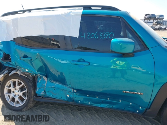 2020 Jeep Renegade Latitude with VIN ZACNJAB10LPM09870, listed as a IAAI auction lot 42063390 with 59,201 mi miles. Bid and sale history available at carsss.com. Image 17.