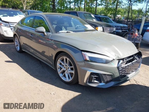 2024 Audi A5 Sportback S line Premium Plus z VIN WAUFACF52RA050222, wystawiony jako IAAI lot #42135082 z przebiegiem 36 607 mil mil oraz . Historia ofert i sprzedaży dostępna na DreamBid. Obrazek 1.