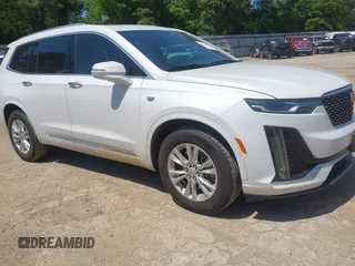 2024 Cadillac XT6 FWD Luxury z VIN 1GYKPAR49RZ739032, wystawiony jako IAAI lot #41985694 z przebiegiem 20 595 mil mil oraz . Historia ofert i sprzedaży dostępna na DreamBid. Obrazek 1.