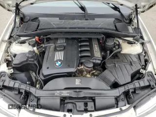 2013 BMW 1 Series 128i z VIN WBAUL7C56DVM83718, wystawiony jako Copart lot #52957614 z przebiegiem 73 621 mil mil oraz Czysty tytuł • Clean title. Historia ofert i sprzedaży dostępna na DreamBid. Obrazek 11.