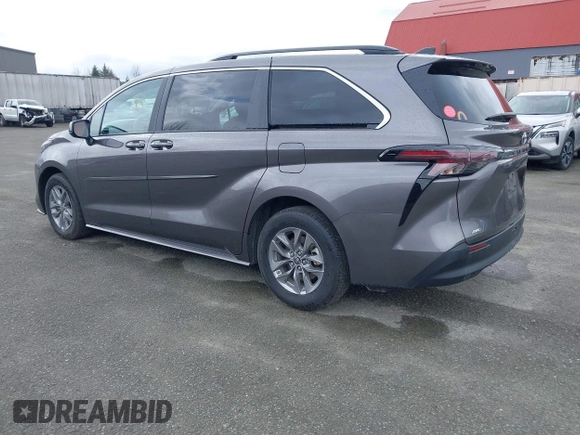 2024 Toyota Sienna LE with VIN 5TDKSKFC6RS140774, listed as a IAAI auction lot 41991677 with 5,433 mi miles. Bid and sale history available at carsss.com. Image 3.