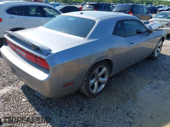 2014 Dodge Challenger R/T z VIN 2C3CDYBT9EH139932, wystawiony jako IAAI lot #42261252 z przebiegiem 95 241 mil mil oraz . Historia ofert i sprzedaży dostępna na DreamBid. Obrazek 4.