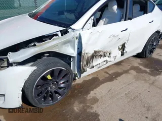 2021 Tesla Model Y Performance with VIN 5YJYGDEF8MF246658, listed as a IAAI auction lot 41679793 with 28,015 mi miles and . Bid and sale history available at DreamBid. Image 6.