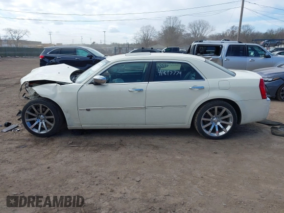 2008 Chrysler 300 C Hemi with VIN 2C3KA63HX8H260492, listed as a IAAI auction lot 41897779 with 0 mi miles. Bid and sale history available at carsss.com. Image 15.