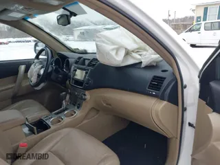 2013 Toyota Highlander with VIN 5TDBK3EH3DS261791, listed as a IAAI auction lot 41622314 with 114,225 mi miles. Bid and sale history available at carsss.com. Image 5.