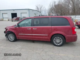 2015 Chrysler Town & Country Touring L z VIN 2C4RC1CGXFR526616, wystawiony jako IAAI lot #41891350 z przebiegiem 181 944 mil mil oraz . Historia ofert i sprzedaży dostępna na DreamBid. Obrazek 14.