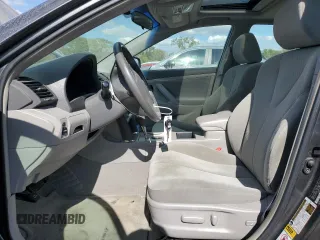 2008 Toyota Camry LE z VIN 4T4BE46K88R013921, wystawiony jako Copart lot #72229094 z przebiegiem 120 851 mil mil oraz Szkoda całkowita • Salvage title. Historia ofert i sprzedaży dostępna na DreamBid. Obrazek 7.
