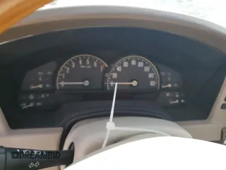 2005 Cadillac XLR z VIN 1G6YV34A955600330, wystawiony jako Copart lot #76173224 z przebiegiem Nie podano mil oraz Szkody całkowita. Historia ofert i sprzedaży dostępna na DreamBid. Obrazek 9.