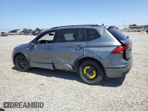 2022 Volkswagen Tiguan SE R-Line Black z VIN 3VVCB7AX5NM126601, wystawiony jako Copart lot #60935515 z przebiegiem 67 801 mil mil oraz Szkoda całkowita • Salvage title. Historia ofert i sprzedaży dostępna na DreamBid. Obrazek 2.