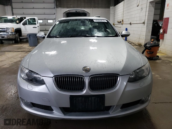 2009 BMW 3 Series 328i xDrive z VIN WBAWV53599P081291, wystawiony jako Copart lot #54995815 z przebiegiem 94 104 mil mil oraz Czysty tytuł • Clean title. Historia ofert i sprzedaży dostępna na DreamBid. Obrazek 5.