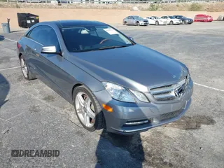 2013 Mercedes-Benz E-Class E 350 with VIN WDDKJ5KB4DF182716, listed as a IAAI auction lot 41543021 with 106,094 mi miles. Bid and sale history available at carsss.com. Image 1.