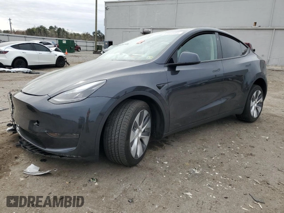 2024 Tesla Model Y с VIN 7SAYGDED1RF092027, выставлен на аукционе Copart как лот 51655485 с пробегом 22 010 миль миль и Списание • Salvage title. История ставок и продаж доступна на DreamBid. Изображение 1.