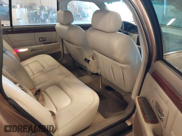 1999 Cadillac DeVille z VIN 1G6KD54Y1XU790845, wystawiony jako IAAI lot #41725809 z przebiegiem 174 088 mil mil oraz . Historia ofert i sprzedaży dostępna na DreamBid. Obrazek 8.