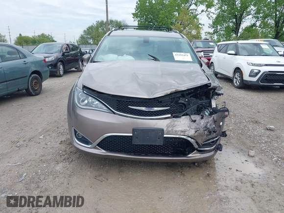 2018 Chrysler Pacifica Touring L Plus z VIN 2C4RC1EG8JR293843, wystawiony jako IAAI lot #42193451 z przebiegiem 115 588 mil mil oraz . Historia ofert i sprzedaży dostępna na DreamBid. Obrazek 6.