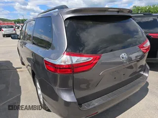 2017 Toyota Sienna LE Auto Access Seat с VIN 5TDKZ3DC9HS857527, выставлен на аукционе IAAI как лот 42307239 с пробегом 60 803 миль миль и . История ставок и продаж доступна на DreamBid. Изображение 1.