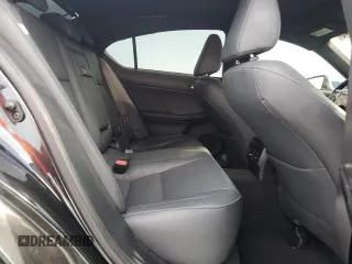 2023 Lexus IS 300 z VIN JTHD81F22P5050368, wystawiony jako Copart lot #62794945 z przebiegiem 22 834 mil mil oraz Czysty tytuł • Clean title. Historia ofert i sprzedaży dostępna na DreamBid. Obrazek 10.