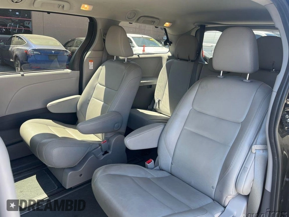 2020 Toyota Sienna XLE z VIN 5TDDZ3DC4LS230154, wystawiony jako IAAI lot #42658568 z przebiegiem 103 143 mil mil oraz . Historia ofert i sprzedaży dostępna na DreamBid. Obrazek 1.
