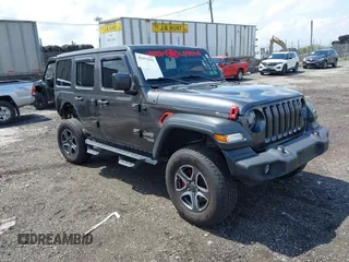 2019 Jeep Wrangler Unlimited Sport S z VIN 1C4HJXDG3KW569389, wystawiony jako IAAI lot #42197632 z przebiegiem 77 058 mil mil oraz . Historia ofert i sprzedaży dostępna na DreamBid. Obrazek 1.