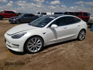 2020 Tesla Model 3 Long Range z VIN 5YJ3E1EB7LF622793, wystawiony jako Copart lot #56313525 z przebiegiem 57 218 mil mil oraz Szkoda całkowita • Salvage title. Historia ofert i sprzedaży dostępna na DreamBid. Obrazek 1.