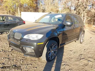 2013 BMW X5 M with VIN 5YMGY0C55DLL15645, listed as a IAAI auction lot 40809601 with 67,956 mi miles. Bid and sale history available at carsss.com. Image 2.