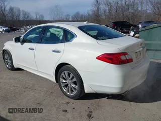 2013 Infiniti M z VIN JN1BY1AR6DM602021, wystawiony jako IAAI lot #41397484 z przebiegiem 226 584 mil mil oraz . Historia ofert i sprzedaży dostępna na DreamBid. Obrazek 3.