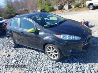 2015 Ford Fiesta SE z VIN 3FADP4EJ3FM200615, wystawiony jako IAAI lot #41937291 z przebiegiem 119 265 mil mil oraz . Historia ofert i sprzedaży dostępna na DreamBid. Obrazek 1.