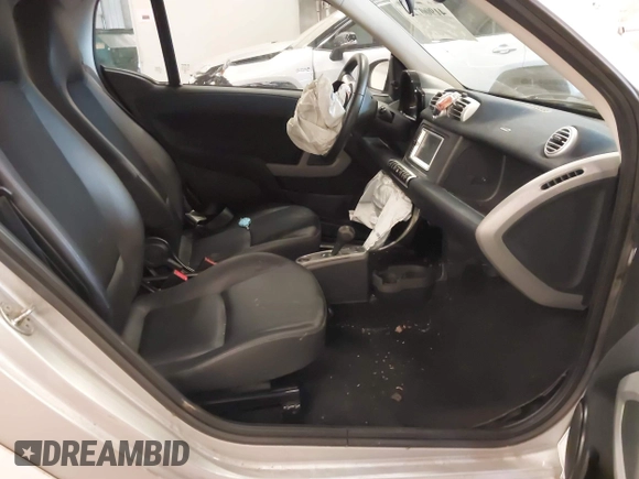 2015 Smart fortwo Passion with VIN WMEEJ3BA1FK805997, listed as a IAAI auction lot 41900723 with 102,185 mi miles. Bid and sale history available at carsss.com. Image 5.