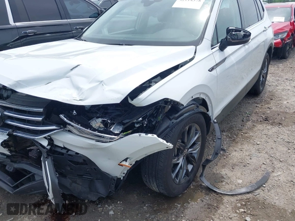 2022 Volkswagen Tiguan SE with VIN 3VV3B7AX3NM176770, listed as a IAAI auction lot 42114378 with 37,448 mi miles and . Bid and sale history available at DreamBid. Image 20.