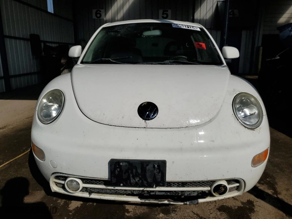 2000 Volkswagen New Beetle GLS with VIN 3VWCD21C5YM472500, listed as a Copart auction lot 69537124 with NaN miles and Clean Title. Bid and sale history available at carsss.com. Image 5.
