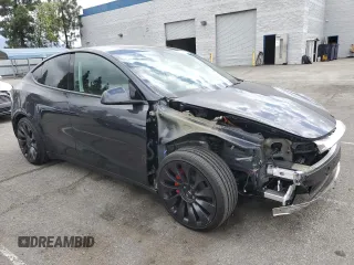 2024 Tesla Model Y Performance z VIN 7SAYGDEF5RF125127, wystawiony jako Copart lot #56753105 z przebiegiem 9 267 mil mil oraz Szkoda całkowita • Salvage title. Historia ofert i sprzedaży dostępna na DreamBid. Obrazek 4.