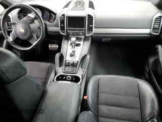 2013 Porsche Cayenne GTS с VIN WP1AD2A23DLA75220, выставлен на аукционе Copart как лот 55745765 с пробегом Не указан миль и Списание • Salvage title. История ставок и продаж доступна на DreamBid. Изображение 8.
