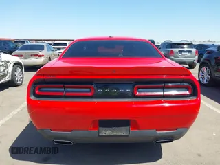 2018 Dodge Challenger SXT z VIN 2C3CDZAG6JH294667, wystawiony jako IAAI lot #42062200 z przebiegiem 84 911 mil mil oraz . Historia ofert i sprzedaży dostępna na DreamBid. Obrazek 17.