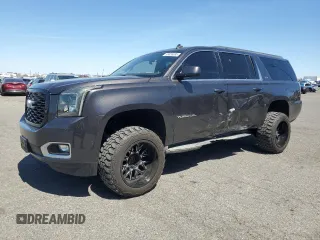 2015 GMC Yukon XL SLE z VIN 1GKS2GKC5FR206832, wystawiony jako Copart lot #55856385 z przebiegiem 108 513 mil mil oraz Szkoda całkowita • Salvage title. Historia ofert i sprzedaży dostępna na DreamBid. Obrazek 1.