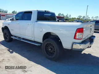 2020 Ram 2500 Big Horn z VIN 3C6UR5DL3LG309803, wystawiony jako IAAI lot #41843141 z przebiegiem 109 786 mil mil oraz . Historia ofert i sprzedaży dostępna na DreamBid. Obrazek 3.