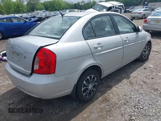 2008 Hyundai Accent GLS z VIN KMHCN46CX8U191823, wystawiony jako IAAI lot #42270245 z przebiegiem 242 852 mil mil oraz . Historia ofert i sprzedaży dostępna na DreamBid. Obrazek 4.