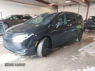 2018 Chrysler Pacifica Touring L z VIN 2C4RC1BG8JR260538, wystawiony jako IAAI lot #42069926 z przebiegiem 167 328 mil mil oraz . Historia ofert i sprzedaży dostępna na DreamBid. Obrazek 2.