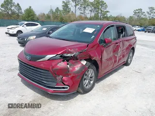 2022 Toyota Sienna XLE with VIN 5TDJRKEC4NS096888, listed as a IAAI auction lot 41901904 with 56,952 mi miles. Bid and sale history available at carsss.com. Image 17.