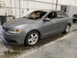 2014 Volkswagen Jetta TDI z VIN 3VWLL7AJ0EM381239, wystawiony jako Copart lot #57860115 z przebiegiem Nie podano mil oraz Szkoda całkowita • Salvage title. Historia ofert i sprzedaży dostępna na DreamBid. Obrazek 1.