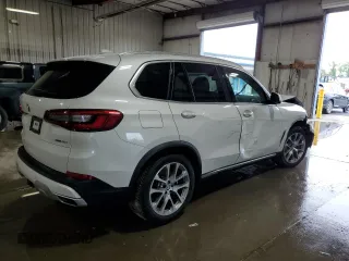 2020 BMW X5 xDrive40i with VIN 5UXCR6C09L9B69226, listed as a Copart auction lot 61435965 with Not provided miles and Salvage title. Bid and sale history available at DreamBid. Image 3.