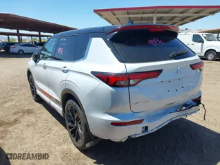 2024 Mitsubishi Outlander SE with VIN JA4J4VA86RZ087576, listed as a IAAI auction lot 42054787 with 1,057 mi miles. Bid and sale history available at carsss.com. Image 3.