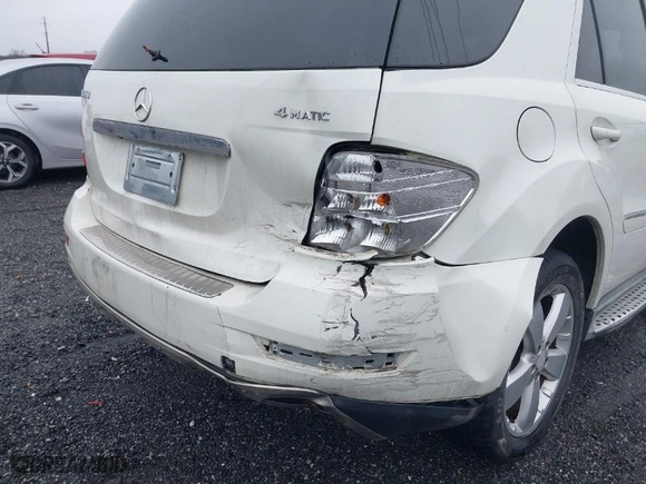 2011 Mercedes-Benz M-Class ML 350 with VIN 4JGBB8GB4BA683886, listed as a IAAI auction lot 41557555 with 157,418 mi miles. Bid and sale history available at carsss.com. Image 6.