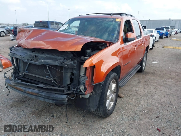 2008 Chevrolet Avalanche LTZ z VIN 3GNEC12J48G216702, wystawiony jako IAAI lot #41753596 z przebiegiem 299 925 mil mil oraz . Historia ofert i sprzedaży dostępna na DreamBid. Obrazek 19.